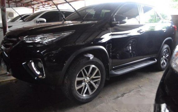 Selling Black Toyota Fortuner 2017 Automatic Diesel at 1900 km 