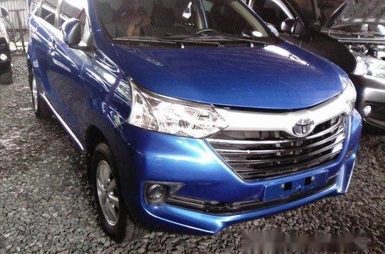 Selling Blue Toyota Avanza 2017 in Manila-3