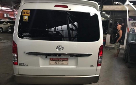 2nd Hand Toyota Hiace 2017 at 30000 km for sale-5