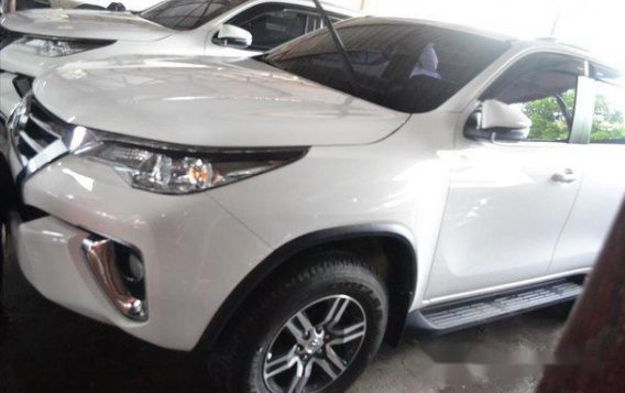 White Toyota Fortuner 2018 Manual Diesel for sale in Manila-3