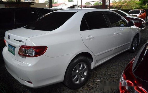 Sell White 2014 Toyota Corolla Altis at 48000 km-3