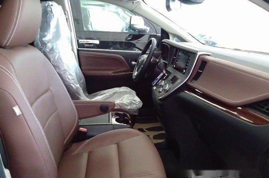 Sell White 2019 Toyota Sienna in Quezon City-11