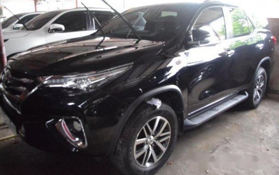 Selling Black Toyota Fortuner 2017 Automatic Diesel at 1900 km -4