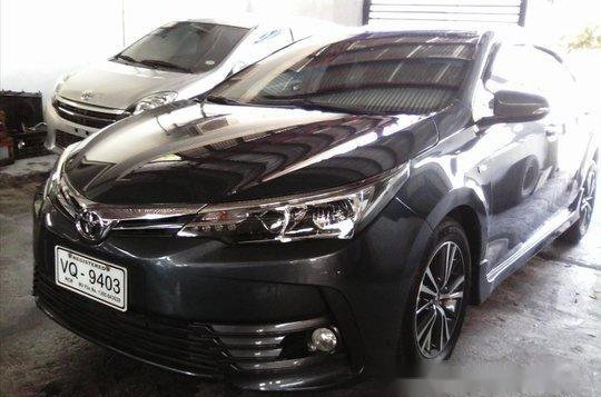 Selling Grey Toyota Corolla Altis 2017 in Manila