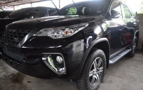 Selling Black Toyota Fortuner 2017 at 6800 km -4
