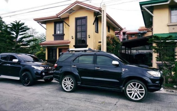 Selling Toyota Fortuner 2005 Automatic Diesel in Quezon City-1