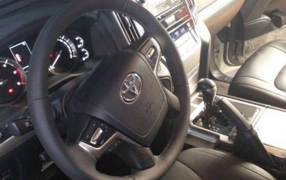 2nd Hand Toyota Land Cruiser 2016 for sale in Quezon City-3