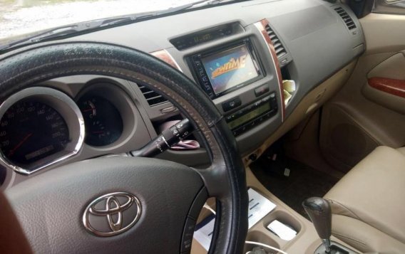 Selling Toyota Fortuner 2009 Automatic Gasoline in Quezon City-8