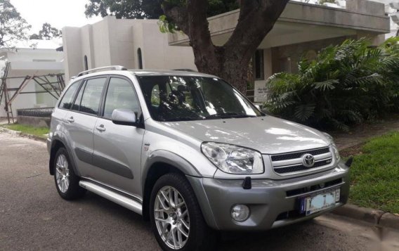 2nd Hand Toyota Rav4 2004 Automatic Gasoline for sale in Mandaluyong-4