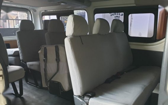 White Toyota Hiace 2017 at 20000 km for sale-3