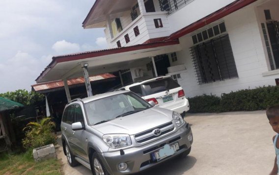 2nd Hand Toyota Rav4 2004 Automatic Gasoline for sale in Mandaluyong-1