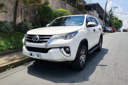 Selling White Toyota Fortuner 2017 Automatic Diesel at 23000 km -2