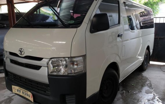 White Toyota Hiace 2017 at 20000 km for sale-1