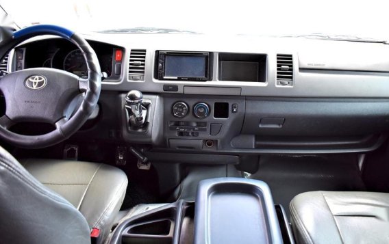 2nd Hand Toyota Hiace 2013 at 80000 km for sale-8