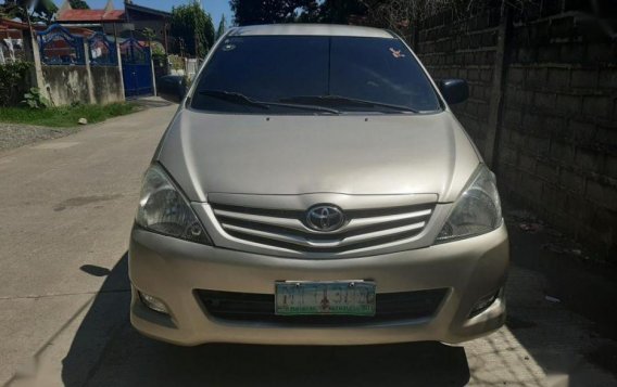2nd Hand Toyota Innova 2009 at 75000 km for sale