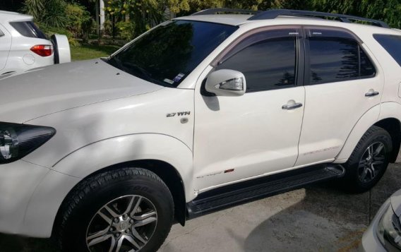 White Toyota Fortuner 2008 at 70000 km for sale-2