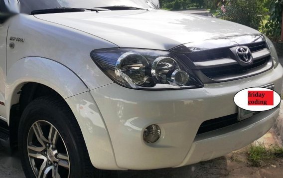 White Toyota Fortuner 2008 at 70000 km for sale-1