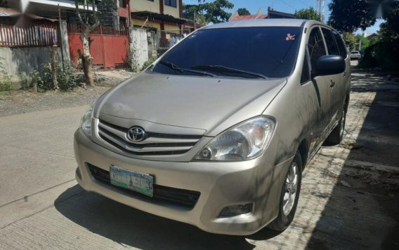 2nd Hand Toyota Innova 2009 at 75000 km for sale-1