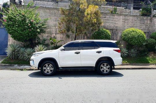 Selling White Toyota Fortuner 2017 Automatic Diesel at 23000 km -3