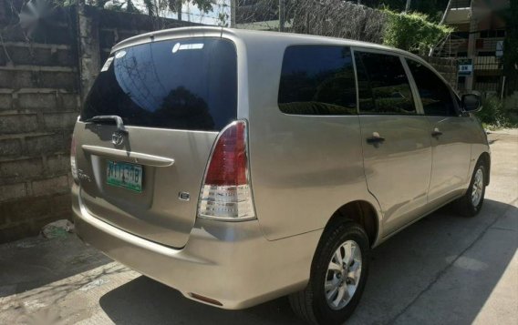 2nd Hand Toyota Innova 2009 at 75000 km for sale-4
