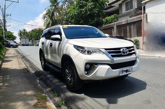 Selling White Toyota Fortuner 2017 Automatic Diesel at 23000 km 