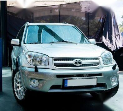 2nd Hand Toyota Rav4 2004 Automatic Gasoline for sale in Mandaluyong-2