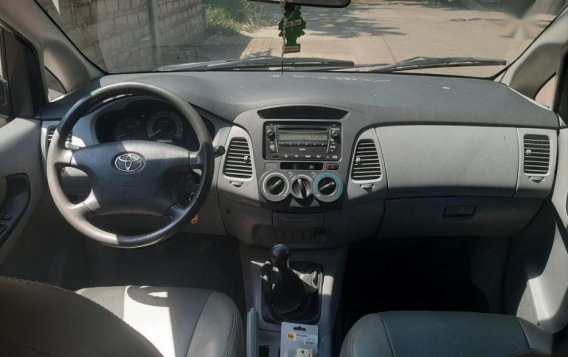 2nd Hand Toyota Innova 2009 at 75000 km for sale-5