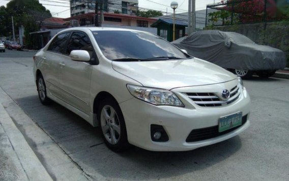 Pearl White Toyota Altis 2013 Automatic Gasoline for sale in Quezon City-7
