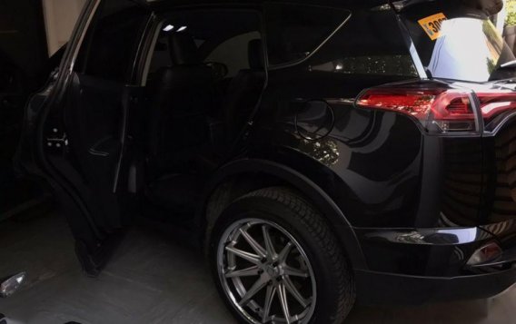 Selling Black Toyota Rav4 2016 Automatic Gasoline in Quezon City-4