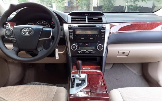 2nd Hand Toyota Camry 2014 at 68000 km for sale-5