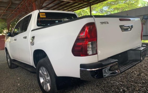 White Toyota Hilux 2016 Manual Diesel for sale in Quezon City-3