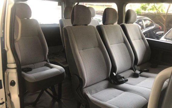 Selling Pearl White Toyota Hiace 2017 in Quezon City-2