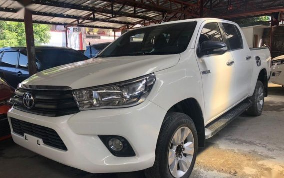 Selling White Toyota Hilux 2016 in Quezon City