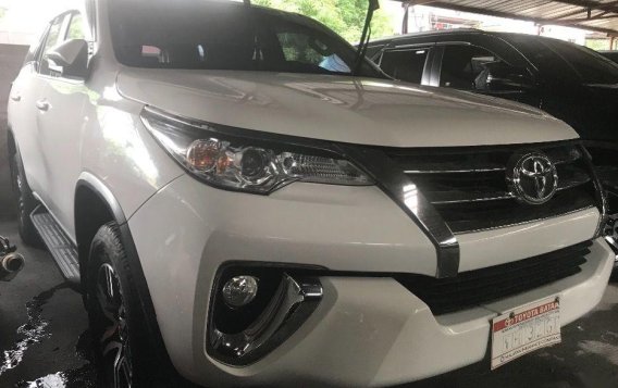 White Toyota Fortuner 2017 Automatic Diesel for sale in Quezon City-2