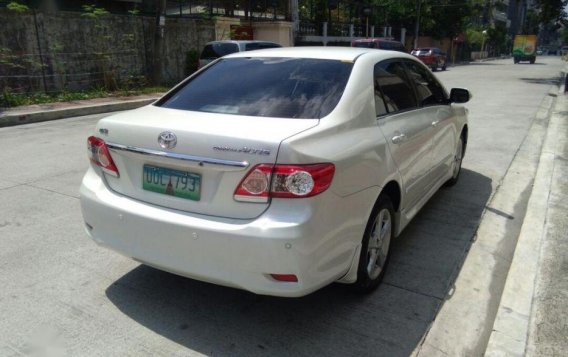 Pearl White Toyota Altis 2013 Automatic Gasoline for sale in Quezon City-5