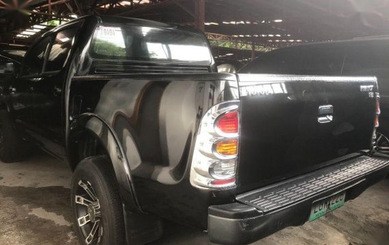 Black Toyota Hilux 2011 at 40000 km for sale-2