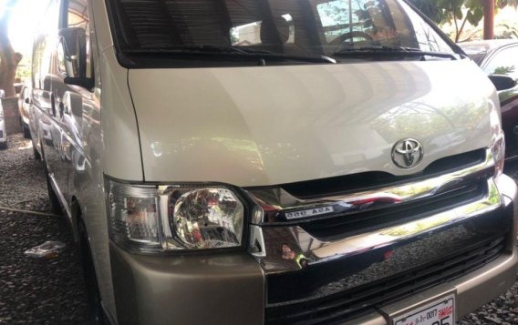 Selling Pearl White Toyota Hiace 2017 in Quezon City-1