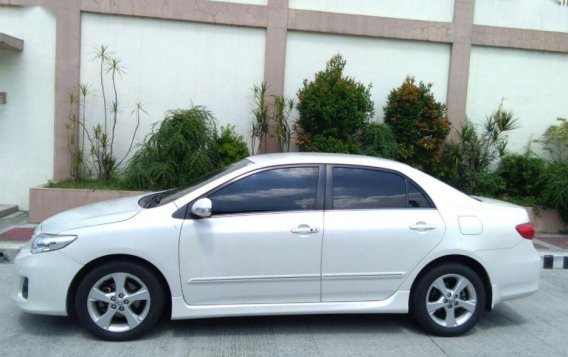 Pearl White Toyota Altis 2013 Automatic Gasoline for sale in Quezon City-6