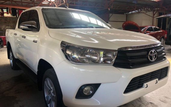 Selling White Toyota Hilux 2016 in Quezon City-1