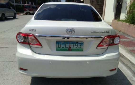 Pearl White Toyota Altis 2013 Automatic Gasoline for sale in Quezon City-4