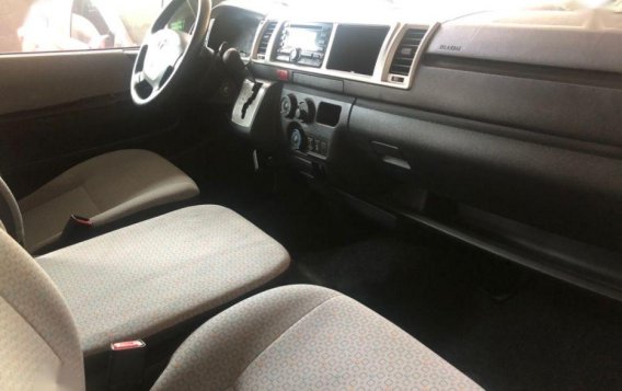 Selling Pearl White Toyota Hiace 2017 in Quezon City-3