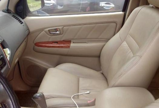 Selling Toyota Fortuner 2009 Automatic Gasoline in Makati-6