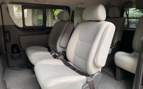 2nd Hand Toyota Hiace 2015 at 12000 km for sale-7