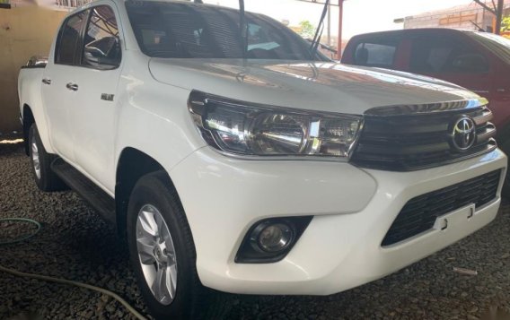 White Toyota Hilux 2016 Manual Diesel for sale in Quezon City-2