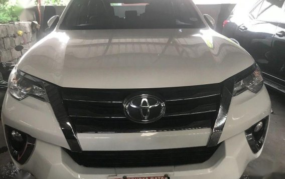 White Toyota Fortuner 2017 Automatic Diesel for sale in Quezon City-1