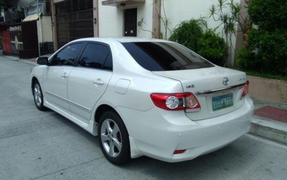 Pearl White Toyota Altis 2013 Automatic Gasoline for sale in Quezon City-3