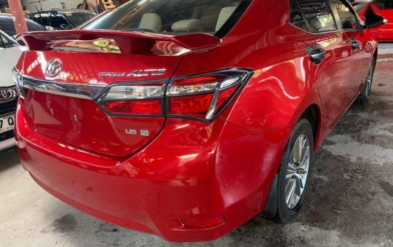 Red Toyota Corolla Altis 2017 for sale Automatic-3