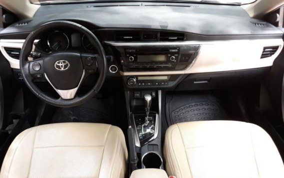 Pearl White Toyota Corolla Altis 2016 Automatic Gasoline for sale in San Juan-6