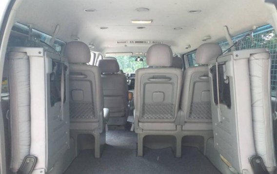 Selling 2nd Hand Toyota Hiace 2010 in Quezon City-10