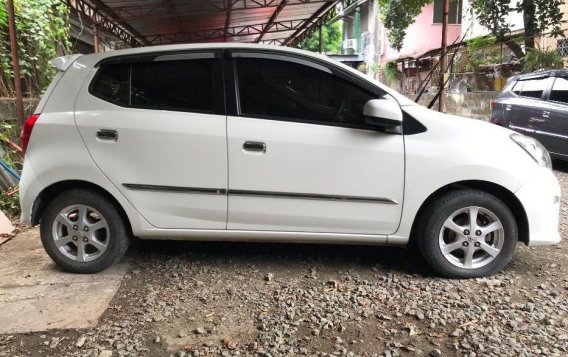 Selling White Toyota Wigo 2017 in Quezon City